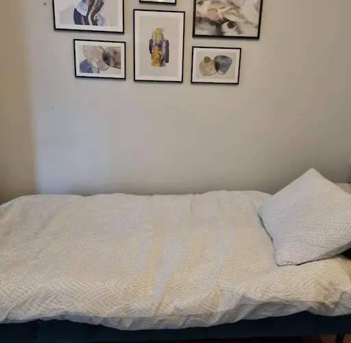 Centrally Located, Comfy 2-bed 2-bath Διαμέρισμα *