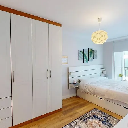 公寓 Centrally Located, Comfy 2-bed 2-bath *