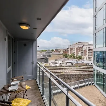 Apartment Centrally Located, Comfy 2-bed 2-bath