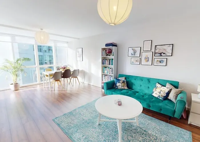 Daire Centrally Located, Comfy 2-bed 2-bath Dublin