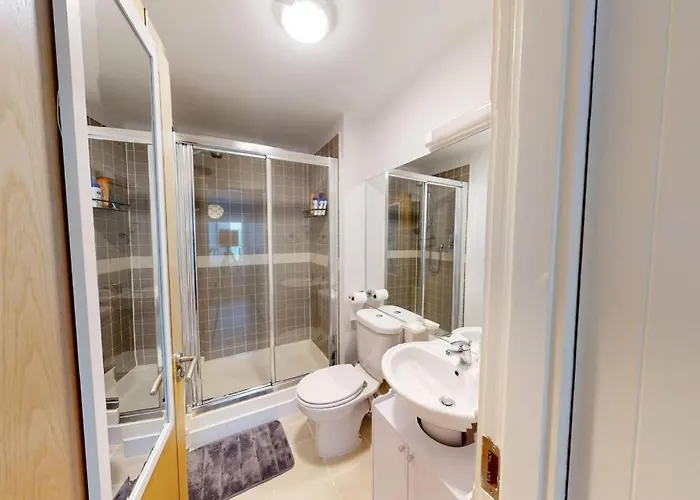 Centrally Located, Comfy 2-bed 2-bath Apartament